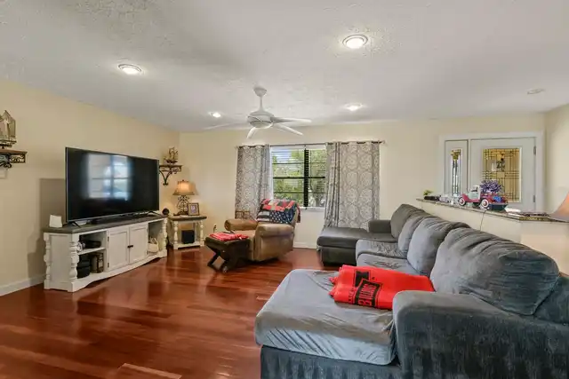 Listing Photo 25