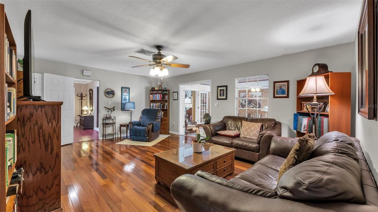 Listing Photo 14