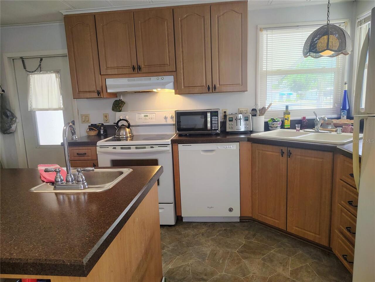 Listing Photo 10