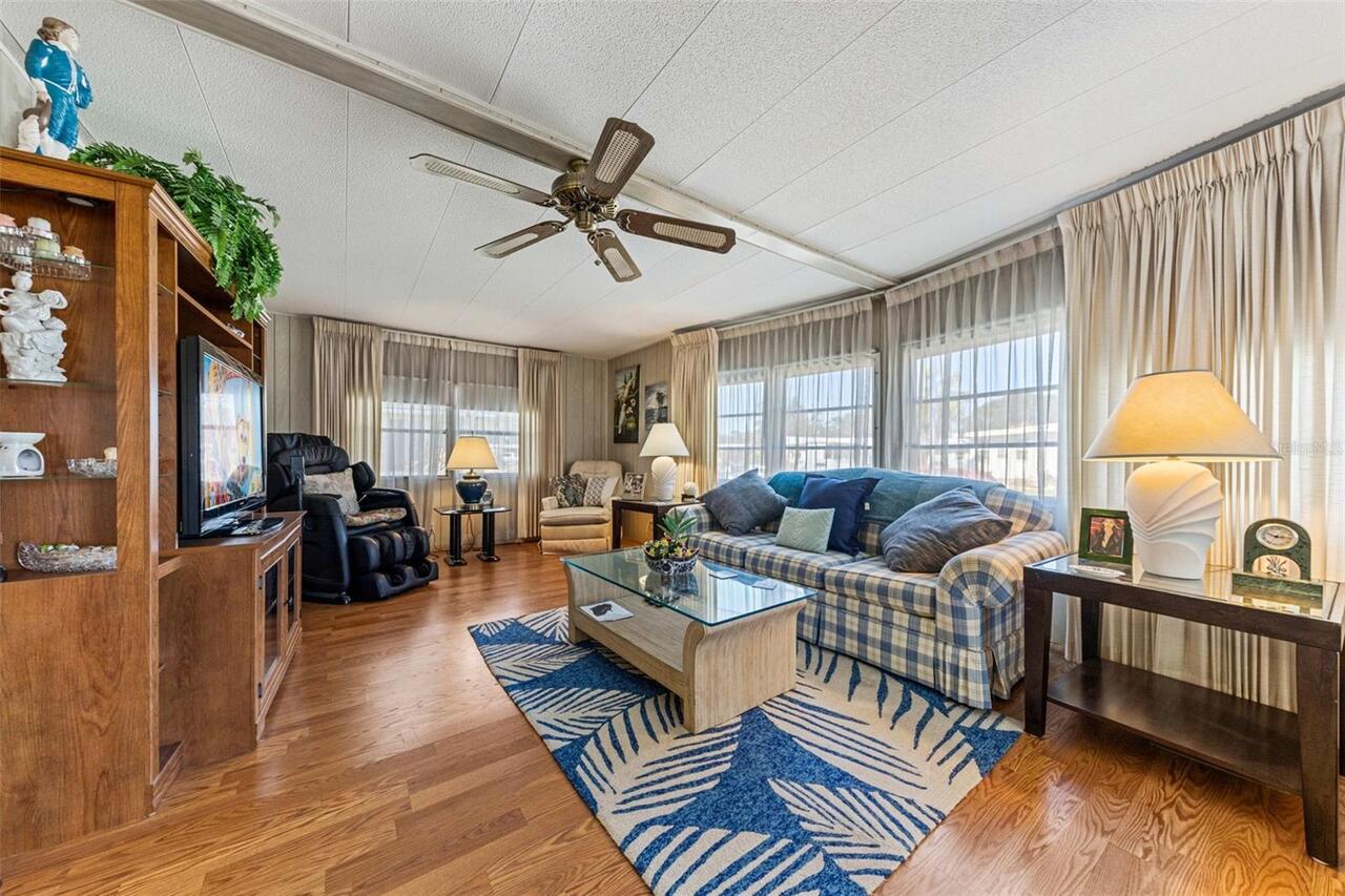 Listing Photo 11