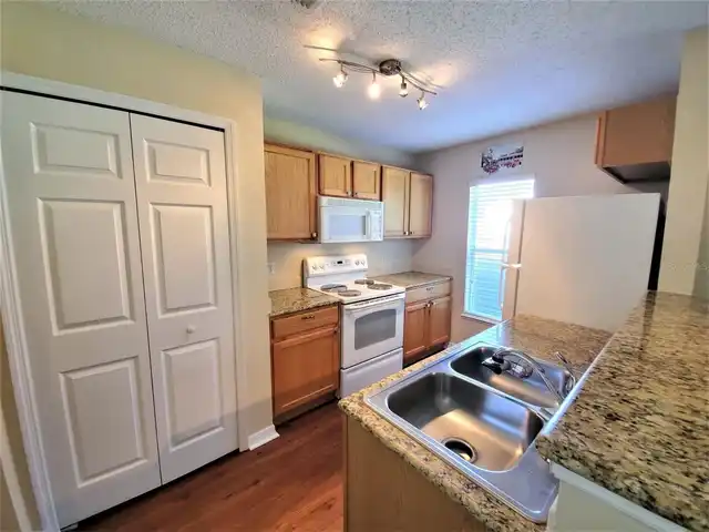 Listing Photo 8