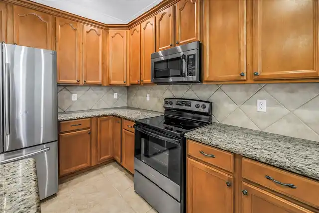 Listing Photo 8