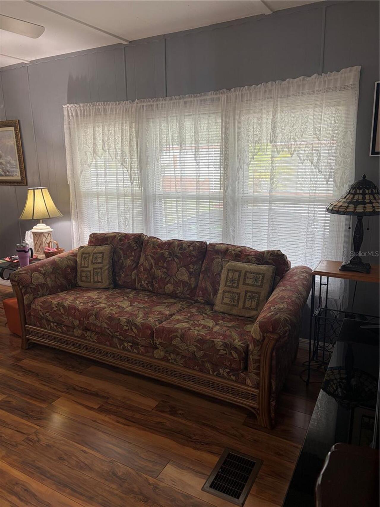 Listing Photo 11