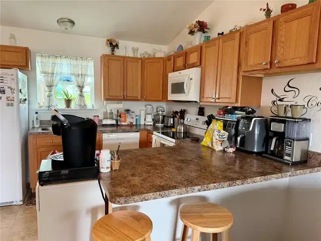 Listing Photo 9