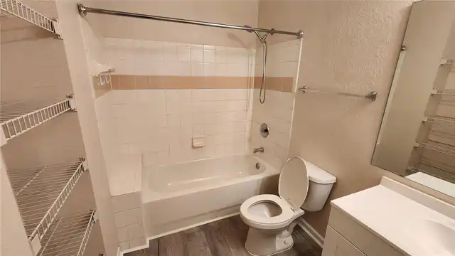 Listing Photo 12