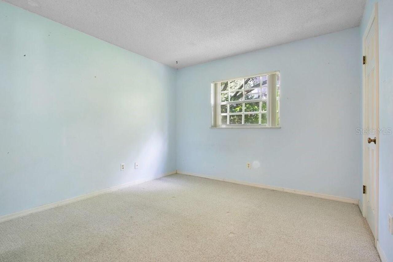 Listing Photo 12