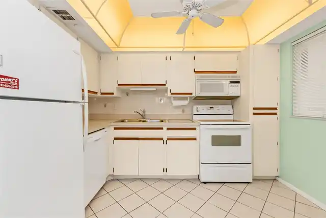 Listing Photo 10