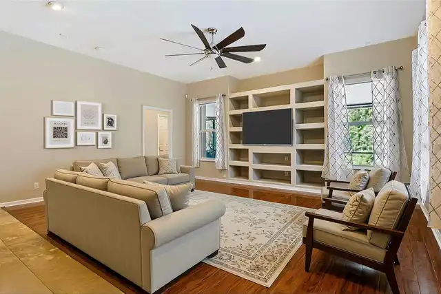 Listing Photo 10