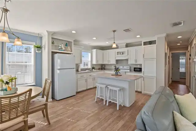 Listing Photo 10