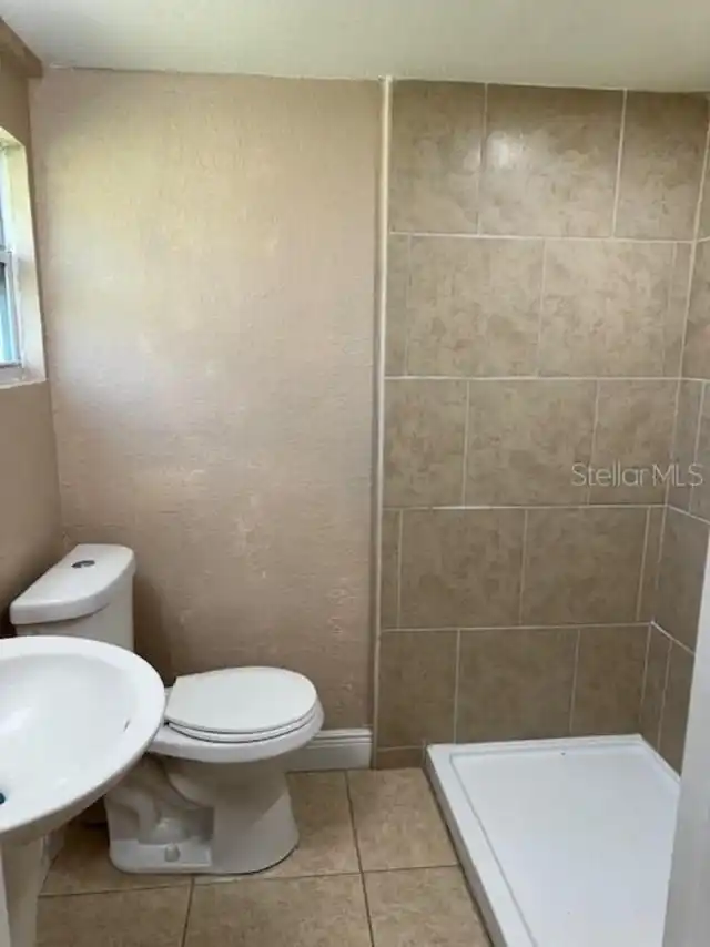 Listing Photo 12