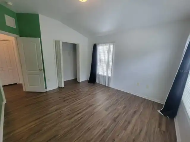 Listing Photo 12