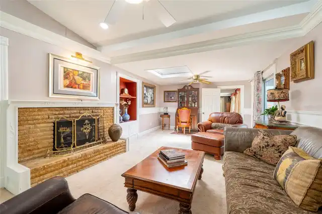 Listing Photo 11