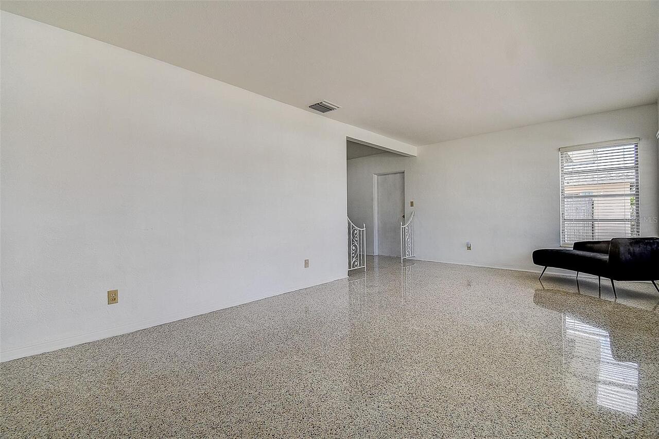 Listing Photo 9