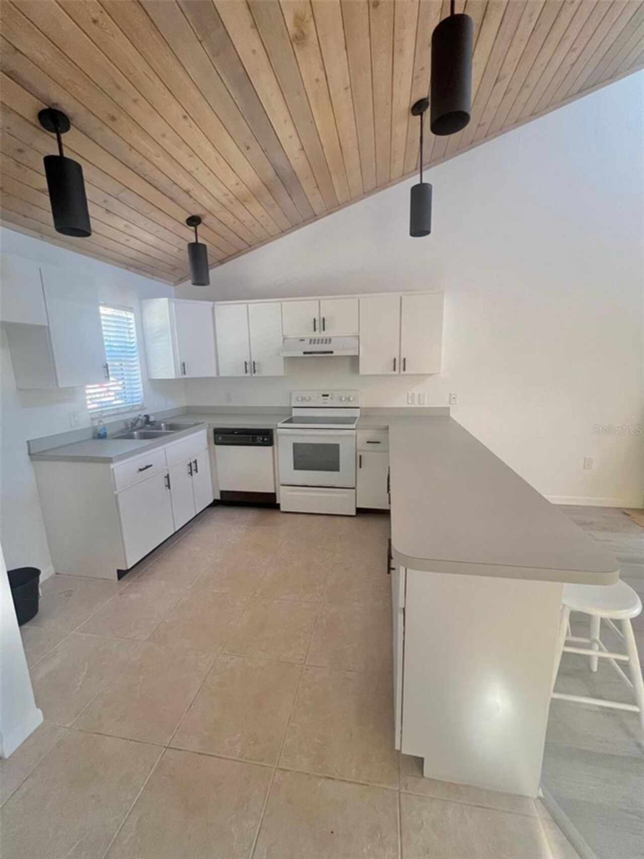 Listing Photo 14