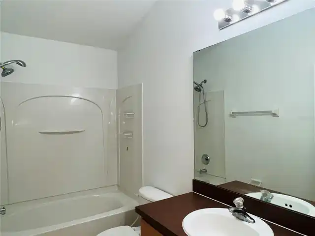 Listing Photo 12
