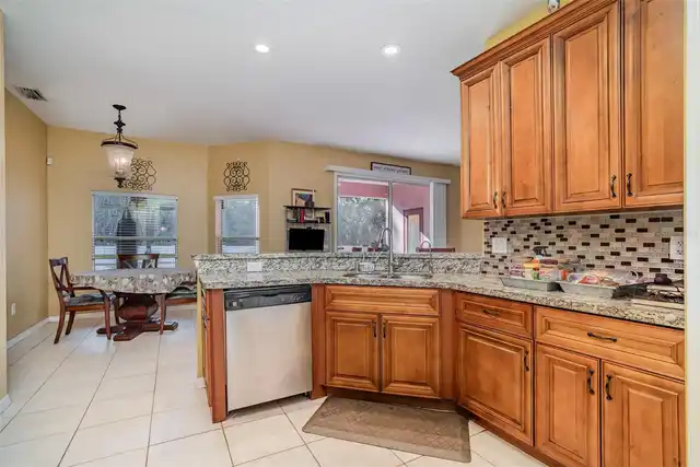 Listing Photo 12