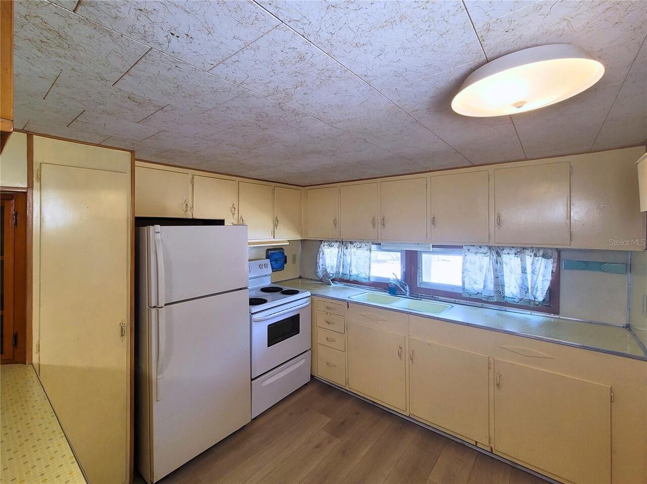 Listing Photo 10