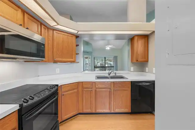 Listing Photo 11