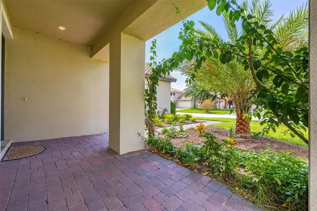 Listing Photo 10