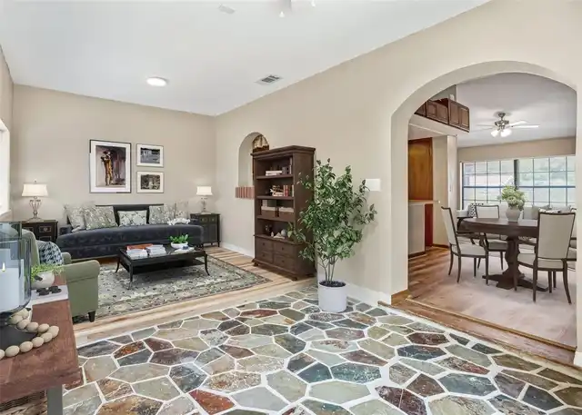 Listing Photo 11