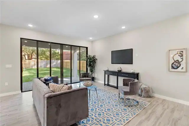 Listing Photo 11