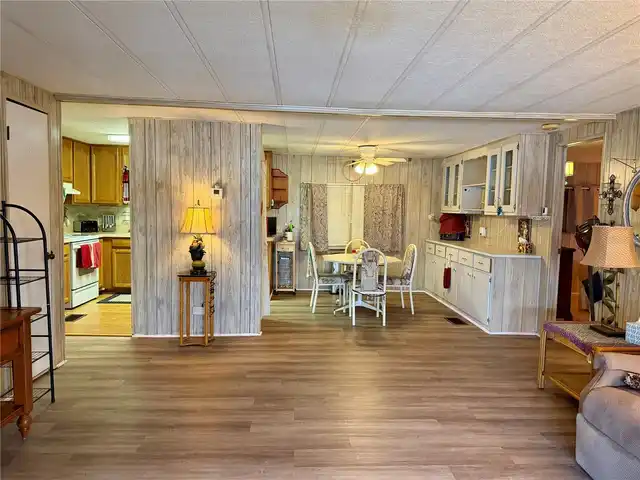 Listing Photo 8