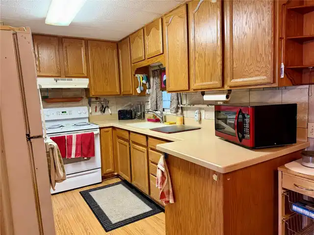 Listing Photo 12