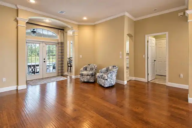 Listing Photo 9