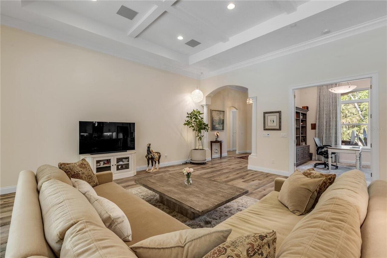 Listing Photo 12