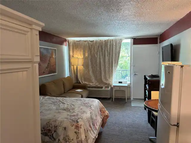 Listing Photo 12