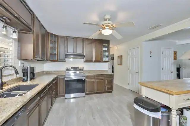 Listing Photo 10