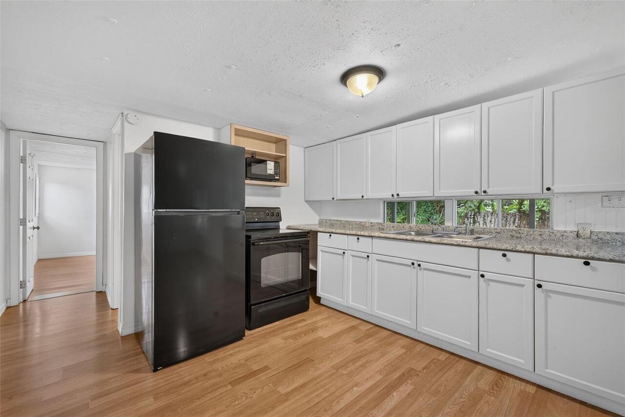 Listing Photo 9
