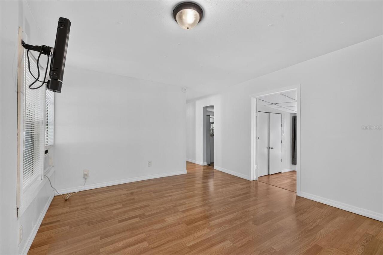 Listing Photo 12