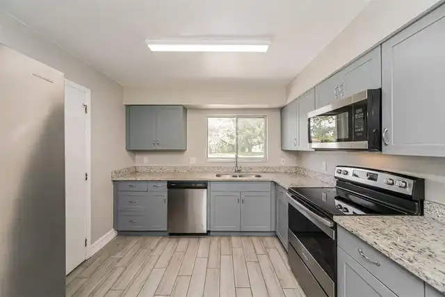 Listing Photo 9