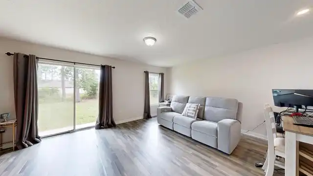 Listing Photo 16
