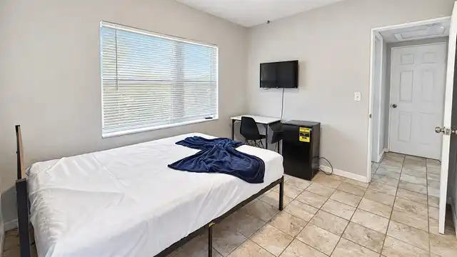Listing Photo 10