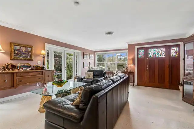 Listing Photo 11