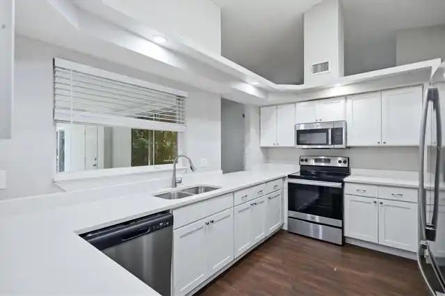Listing Photo 10