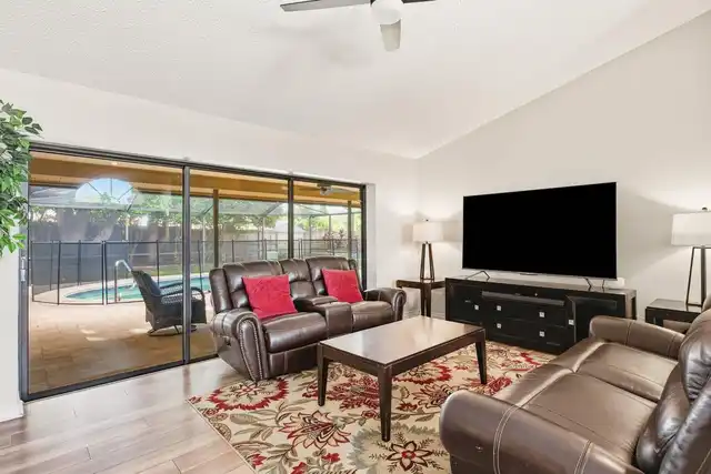 Listing Photo 11