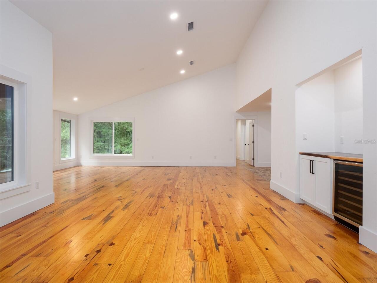 Listing Photo 14