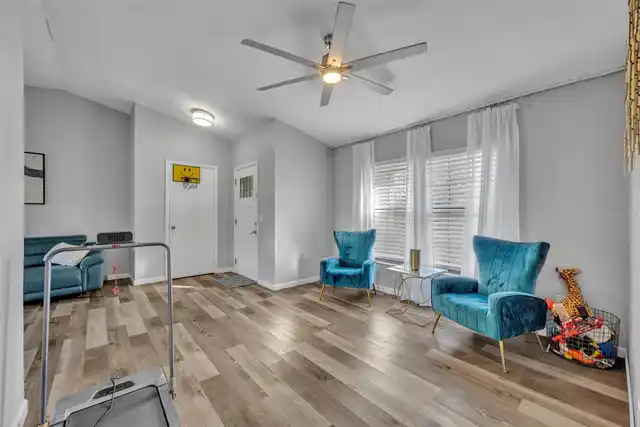 Listing Photo 11