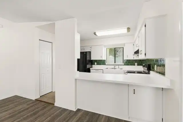 Listing Photo 16