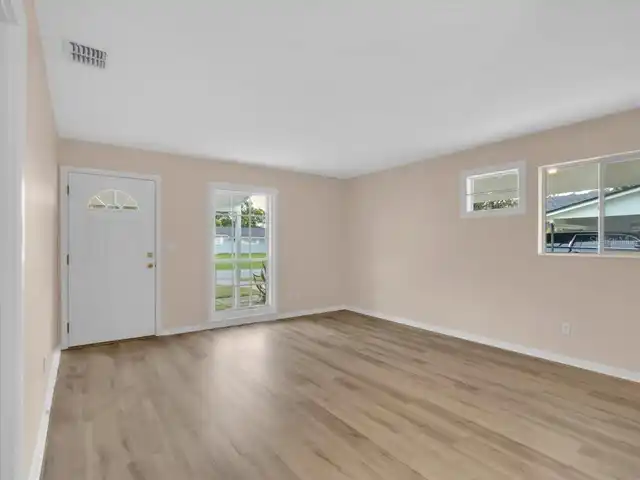Listing Photo 8