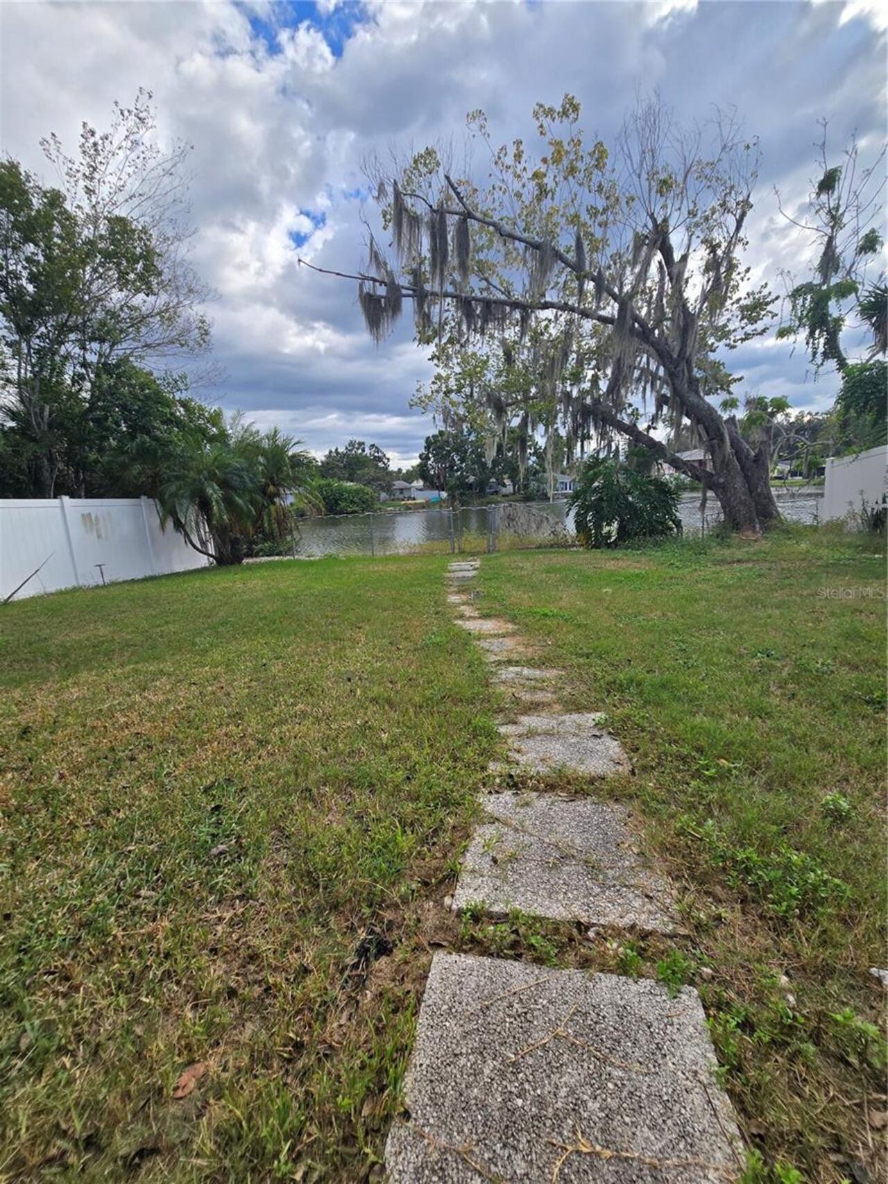 Listing Photo 12