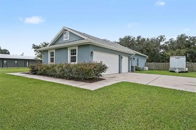 Listing Photo 11