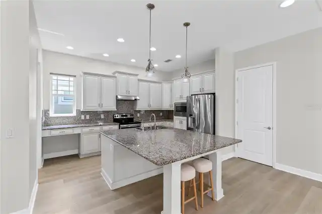Listing Photo 8