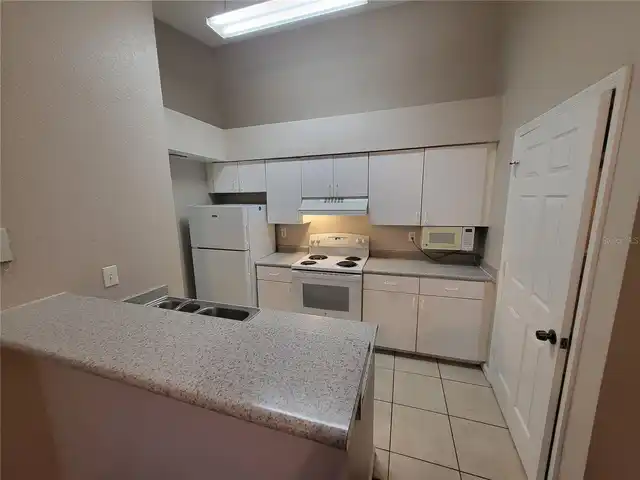 Listing Photo 10