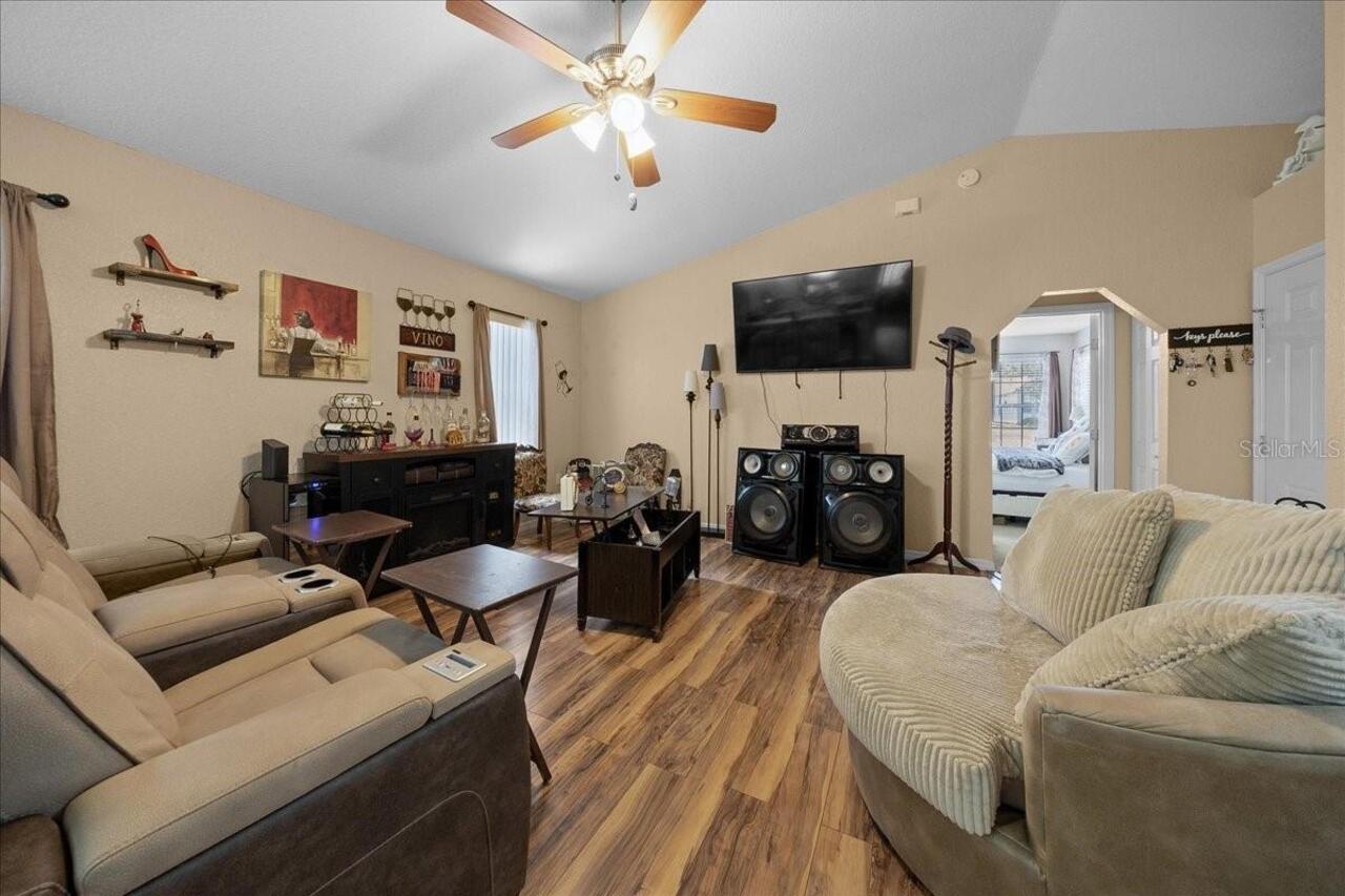 Listing Photo 6