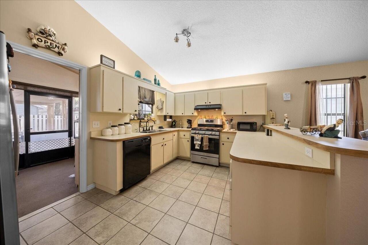 Listing Photo 11