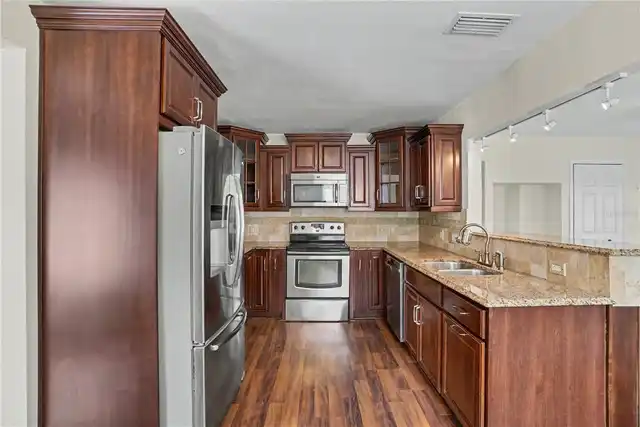 Listing Photo 9